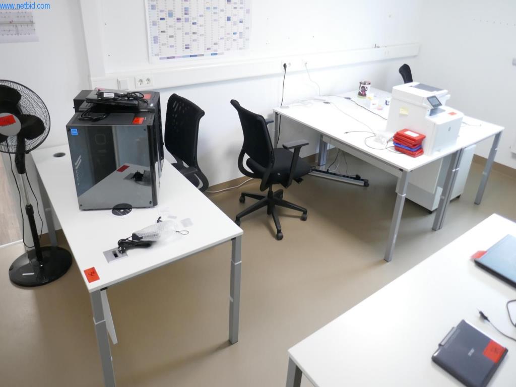 Gepflegte Laborausstattung-2