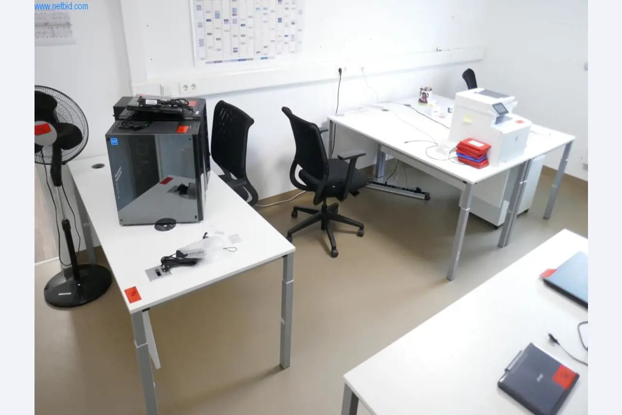 Gepflegte Laborausstattung-2