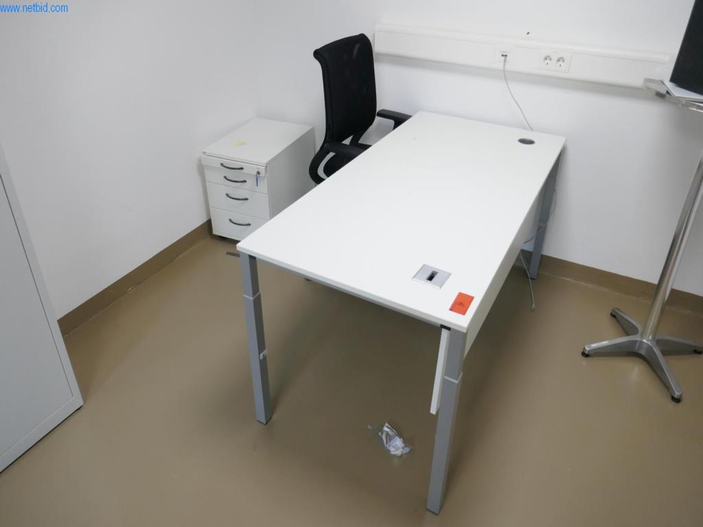 Gepflegte Laborausstattung-4