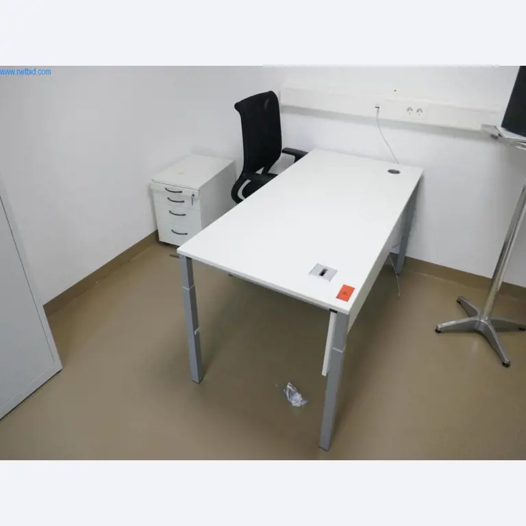 Gepflegte Laborausstattung-4