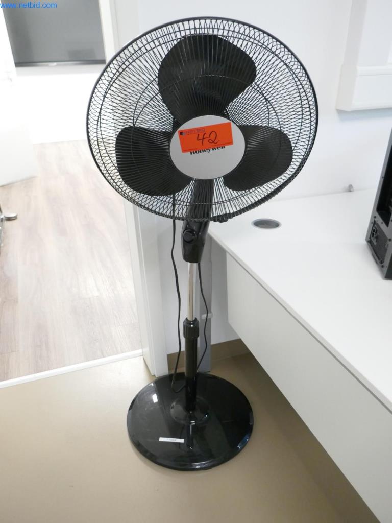 Dobře udržované laboratorní vybavení-1