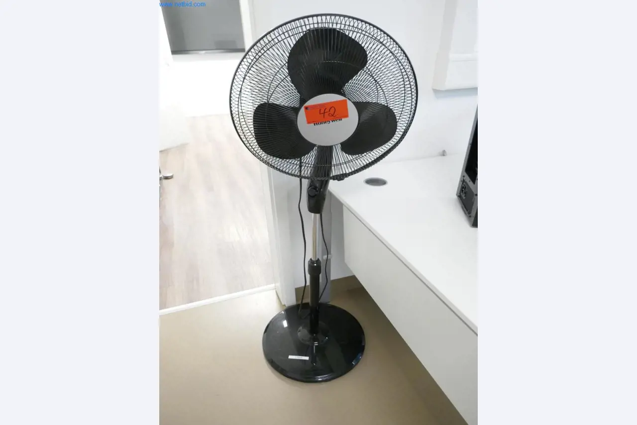 Equipamento de laboratório bem conservado-1