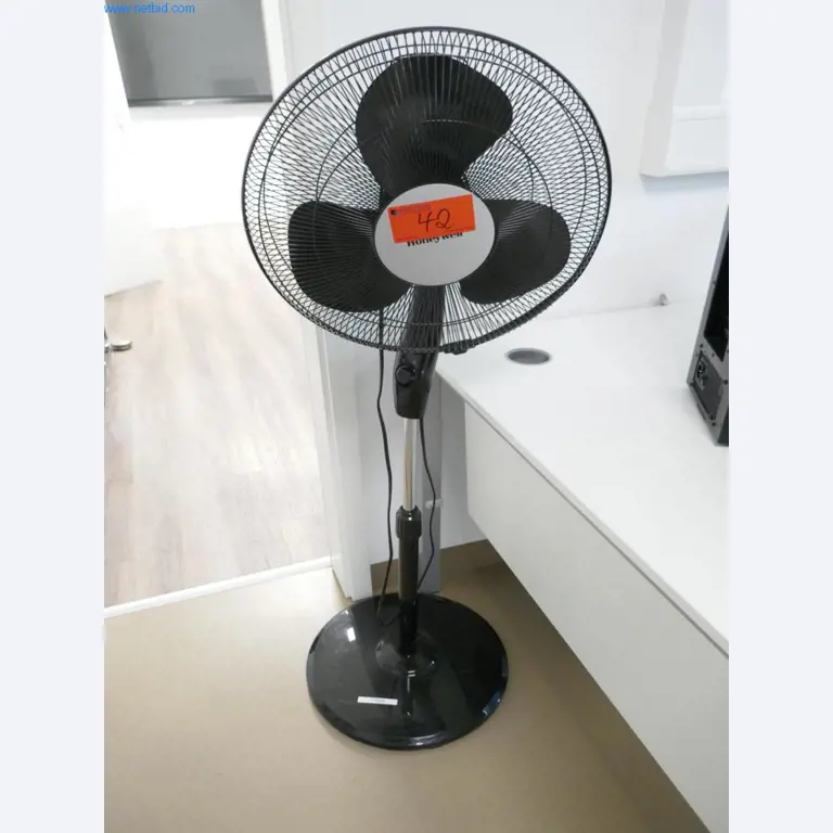 Equipamento de laboratório bem conservado-1