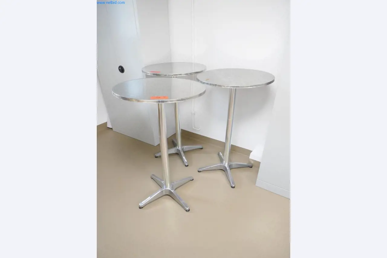 Gepflegte Laborausstattung-1