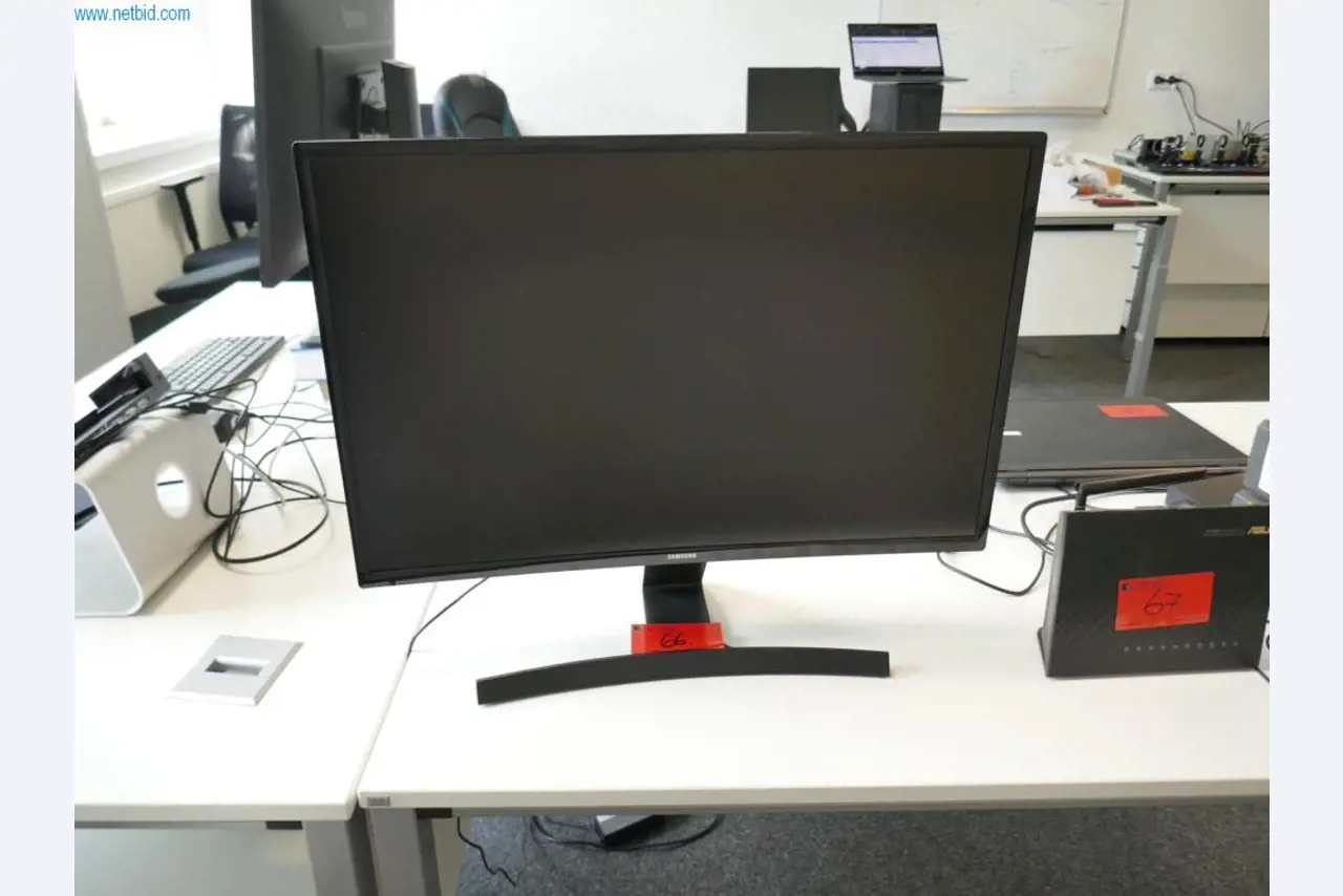 Dobře udržované laboratorní vybavení-1