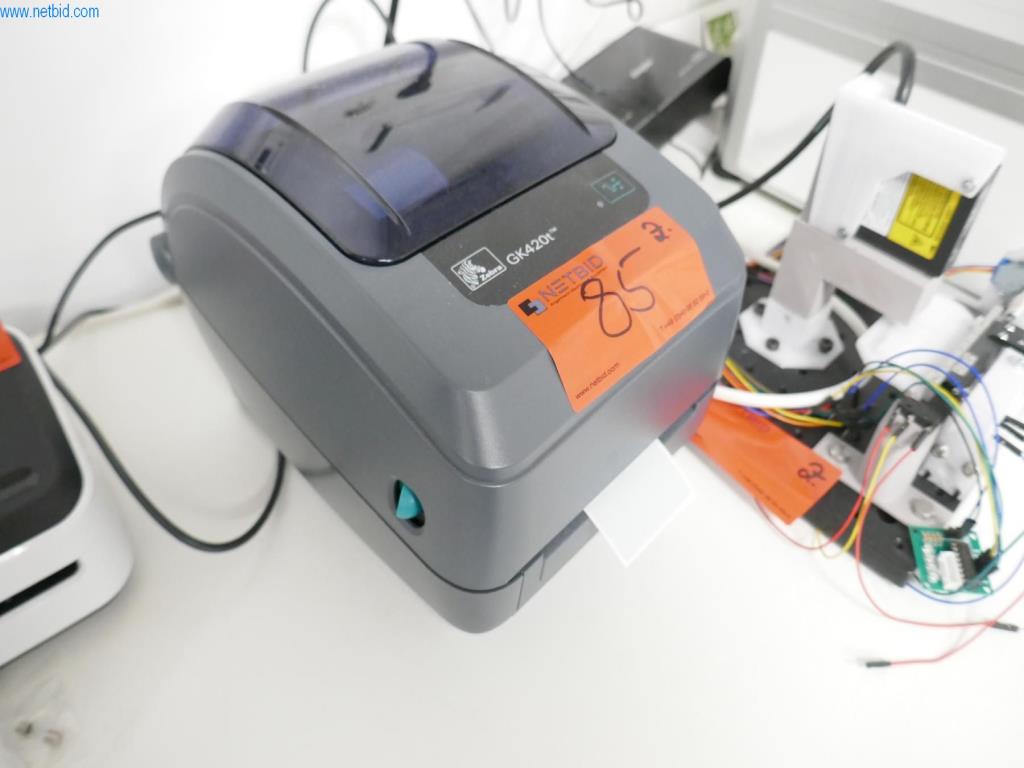 Dobře udržované laboratorní vybavení-1