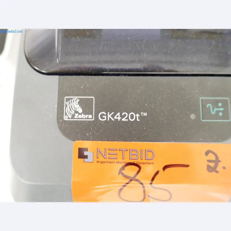 Dobře udržované laboratorní vybavení-2