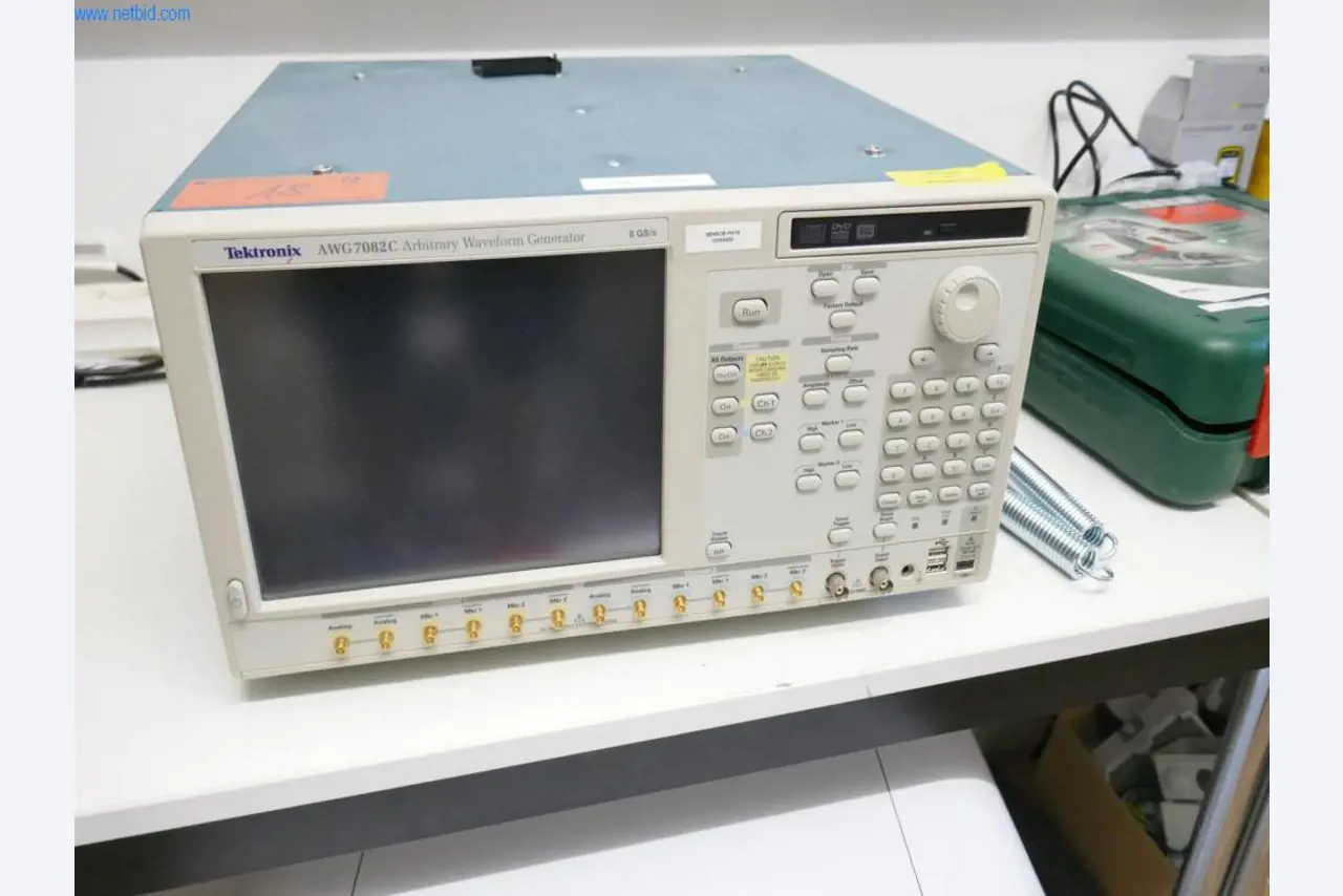 Dobrze utrzymany sprzęt laboratoryjny-1