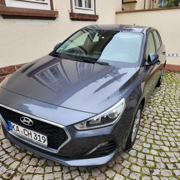 Voiture Hyundai i30 1,4 Ltr. Limousine