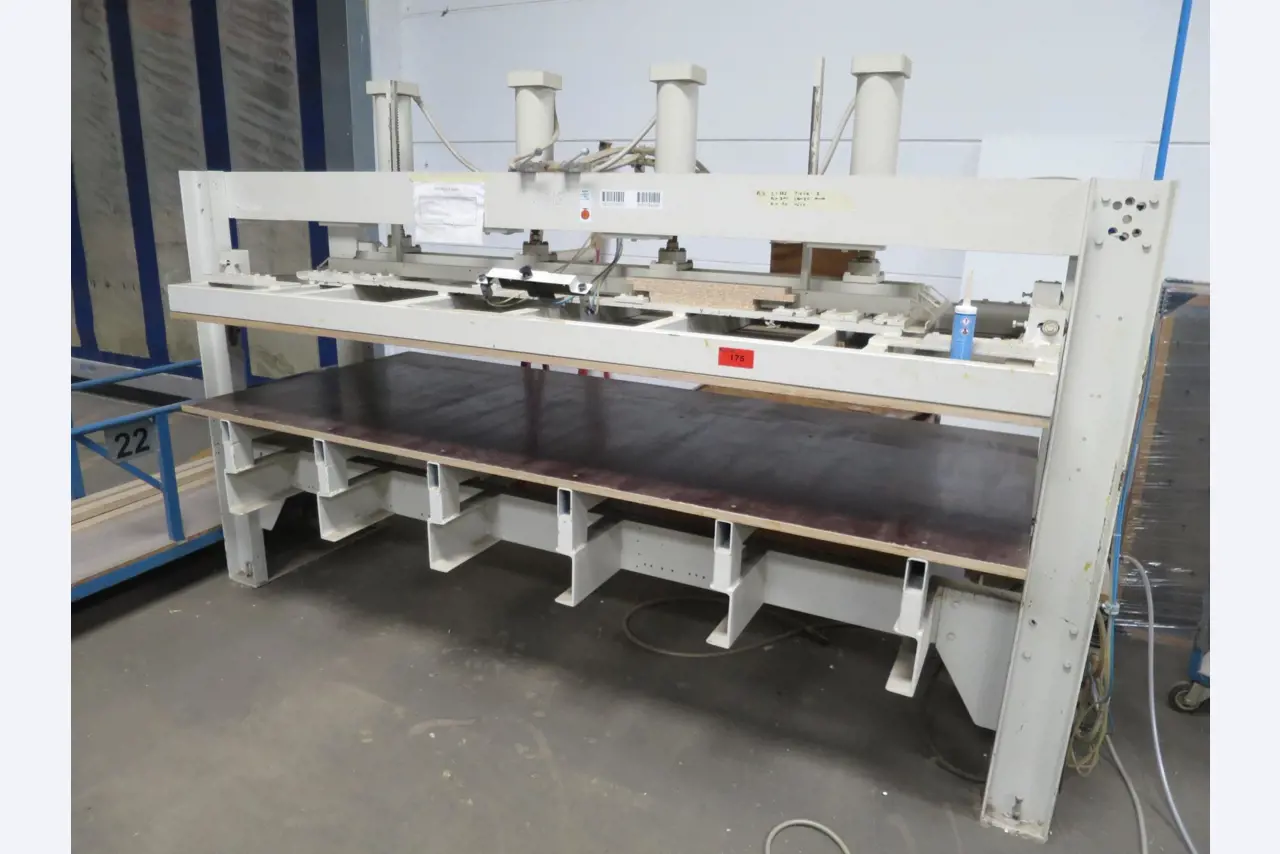 Máquinas para trabalhar madeira para a produção de móveis de cozinha-74