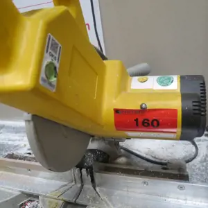 Sierra de corte DeWalt DW707