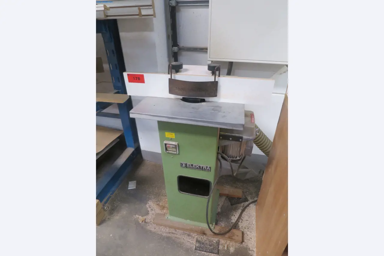 Holzbearbeitungsmaschinen zur Herstellung von Küchenmöbeln-1