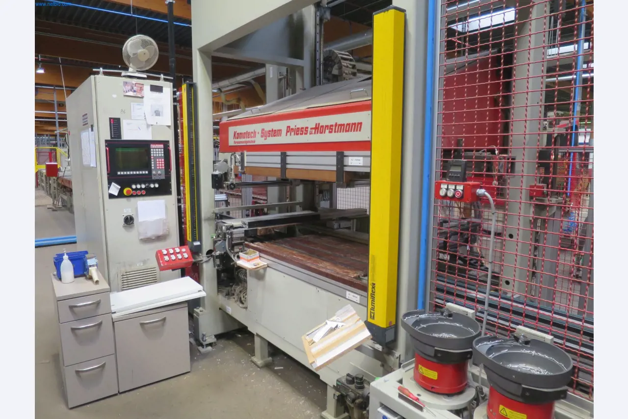 Holzbearbeitungsmaschinen zur Herstellung von Küchenmöbeln-2