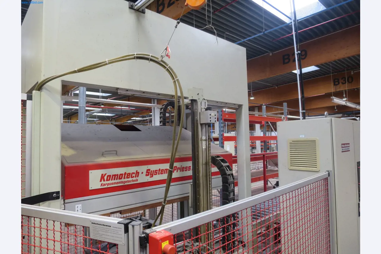 Holzbearbeitungsmaschinen zur Herstellung von Küchenmöbeln-3