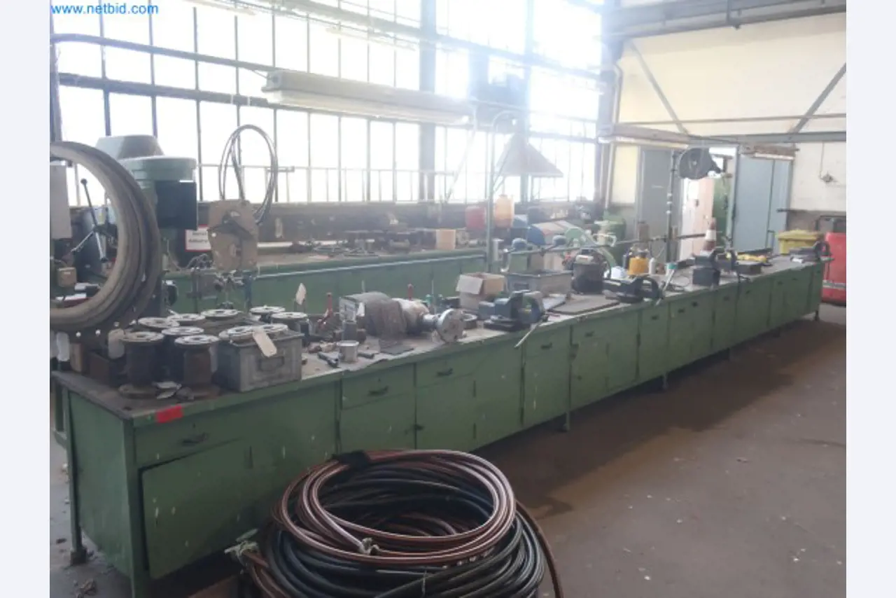 Zakłady produkcji i magazynowania mineralnych produktów olejowych, jak również surowców i produktów gotowych do produkcji smarów.-13