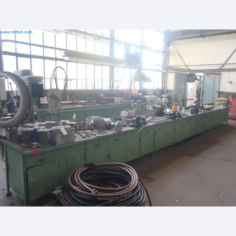 Zakłady produkcji i magazynowania mineralnych produktów olejowych, jak również surowców i produktów gotowych do produkcji smarów.-13