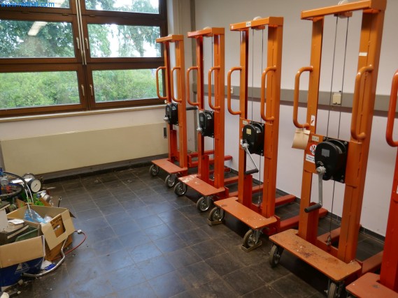 Zakłady produkcji i magazynowania mineralnych produktów olejowych, jak również surowców i produktów gotowych do produkcji smarów.-22