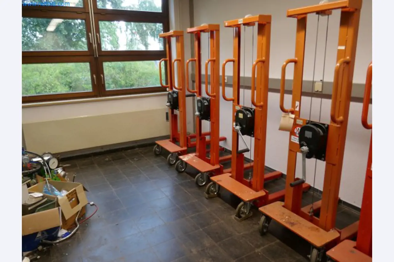 Zakłady produkcji i magazynowania mineralnych produktów olejowych, jak również surowców i produktów gotowych do produkcji smarów.-22