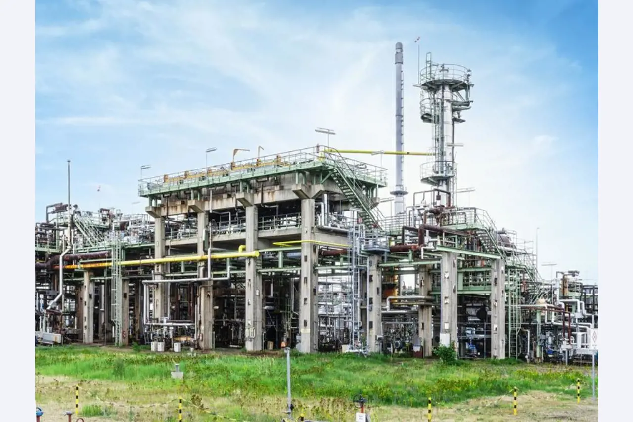 Zakłady produkcji i magazynowania mineralnych produktów olejowych, jak również surowców i produktów gotowych do produkcji smarów.-1