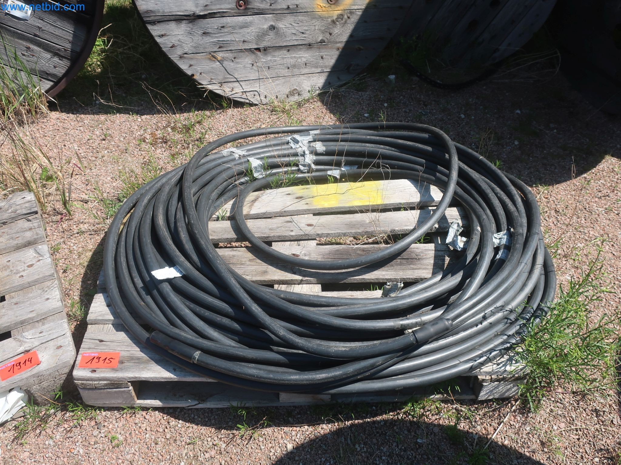 Závody na výrobu a skladování produktů z minerálních olejů, jakož i vstupů a hotových výrobků pro výrobu maziv.-4