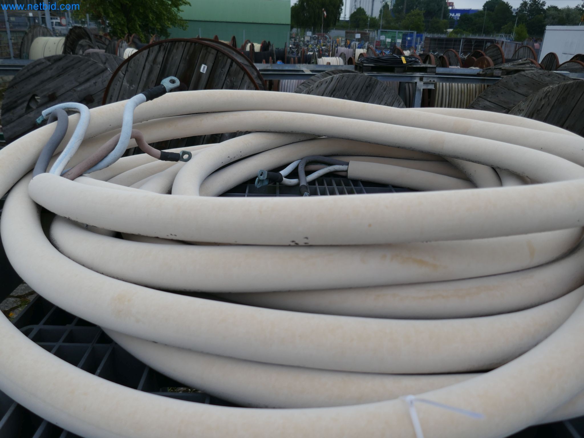 Závody na výrobu a skladování produktů z minerálních olejů, jakož i vstupů a hotových výrobků pro výrobu maziv.-6