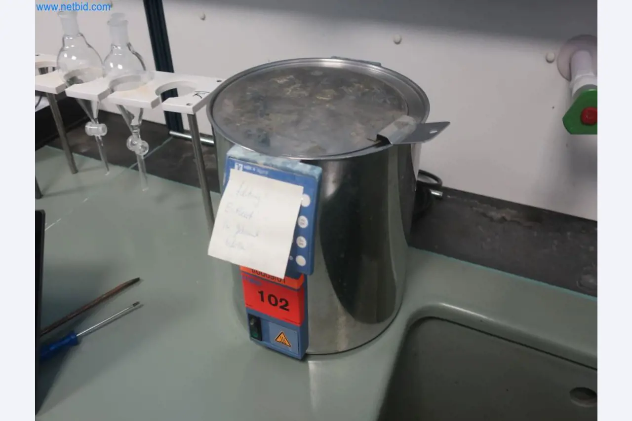 Zakłady produkcji i magazynowania mineralnych produktów olejowych, jak również surowców i produktów gotowych do produkcji smarów.-1