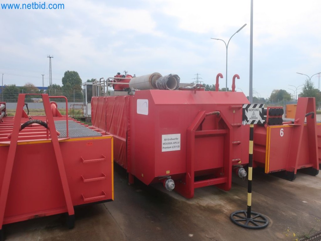 Magazine stocks, crude oil/gas/oil pumps and operating equipment of a refinery-2