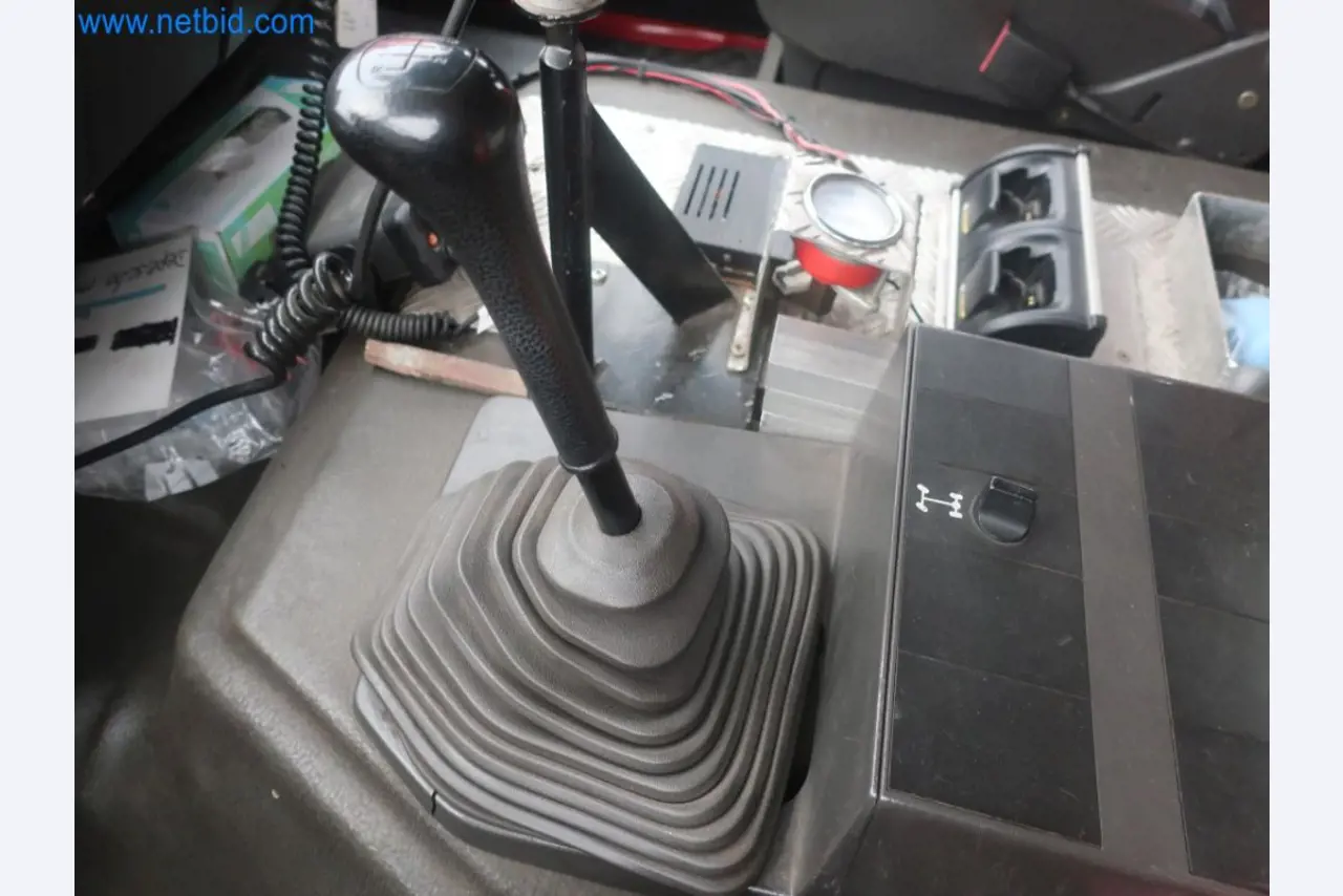 Zakłady produkcji i magazynowania mineralnych produktów olejowych, jak również surowców i produktów gotowych do produkcji smarów.-12