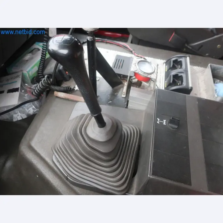 Zakłady produkcji i magazynowania mineralnych produktów olejowych, jak również surowców i produktów gotowych do produkcji smarów.-12