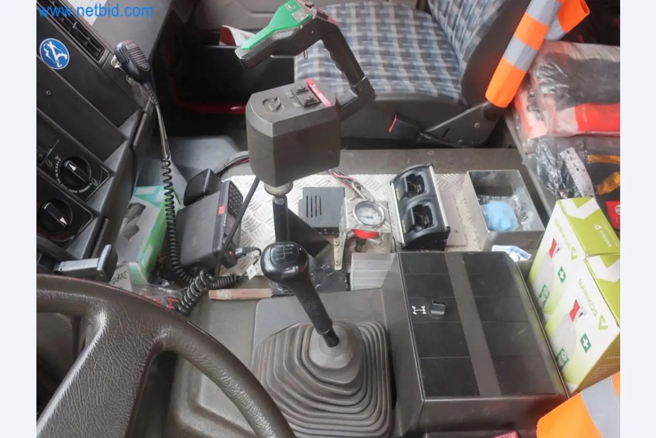 Zakłady produkcji i magazynowania mineralnych produktów olejowych, jak również surowców i produktów gotowych do produkcji smarów.-9