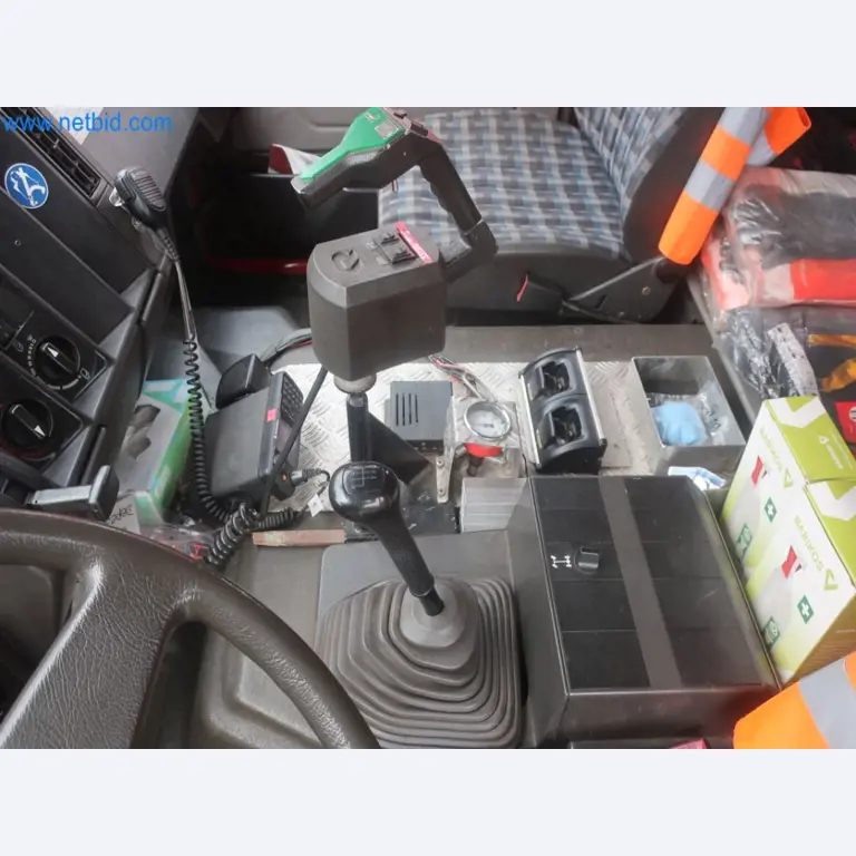 Zakłady produkcji i magazynowania mineralnych produktów olejowych, jak również surowców i produktów gotowych do produkcji smarów.-9