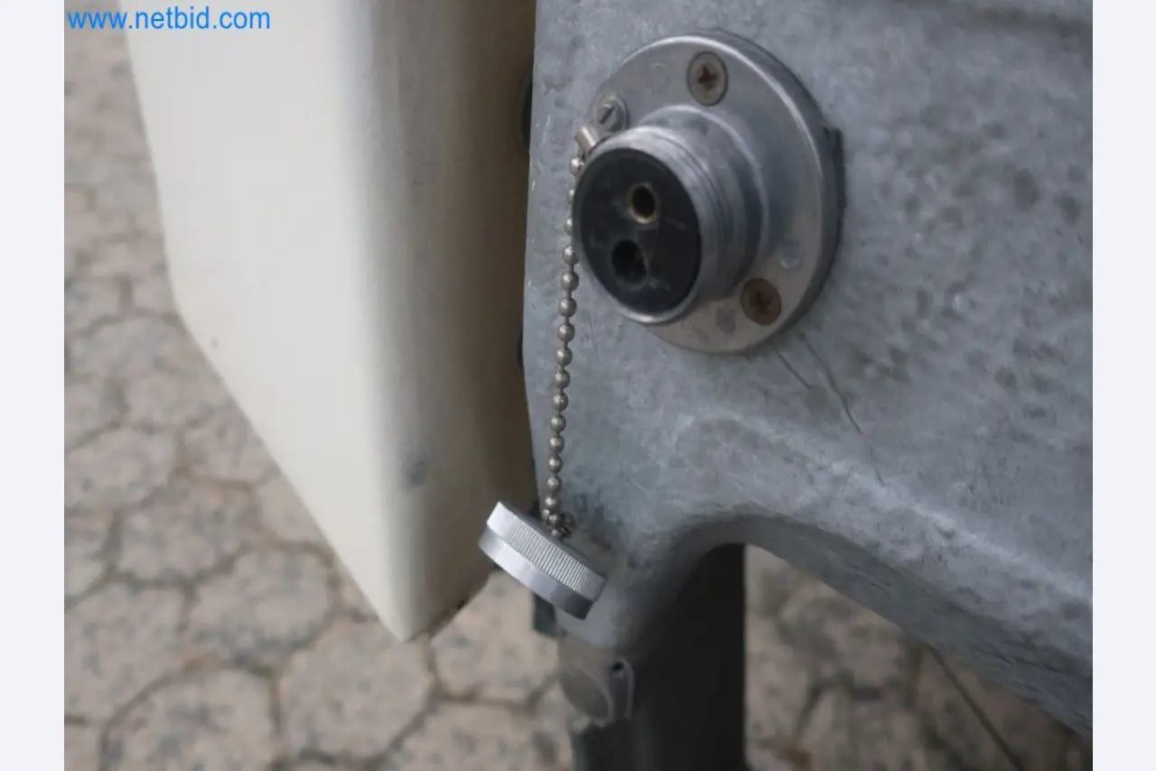 Zakłady produkcji i magazynowania mineralnych produktów olejowych, jak również surowców i produktów gotowych do produkcji smarów.-11