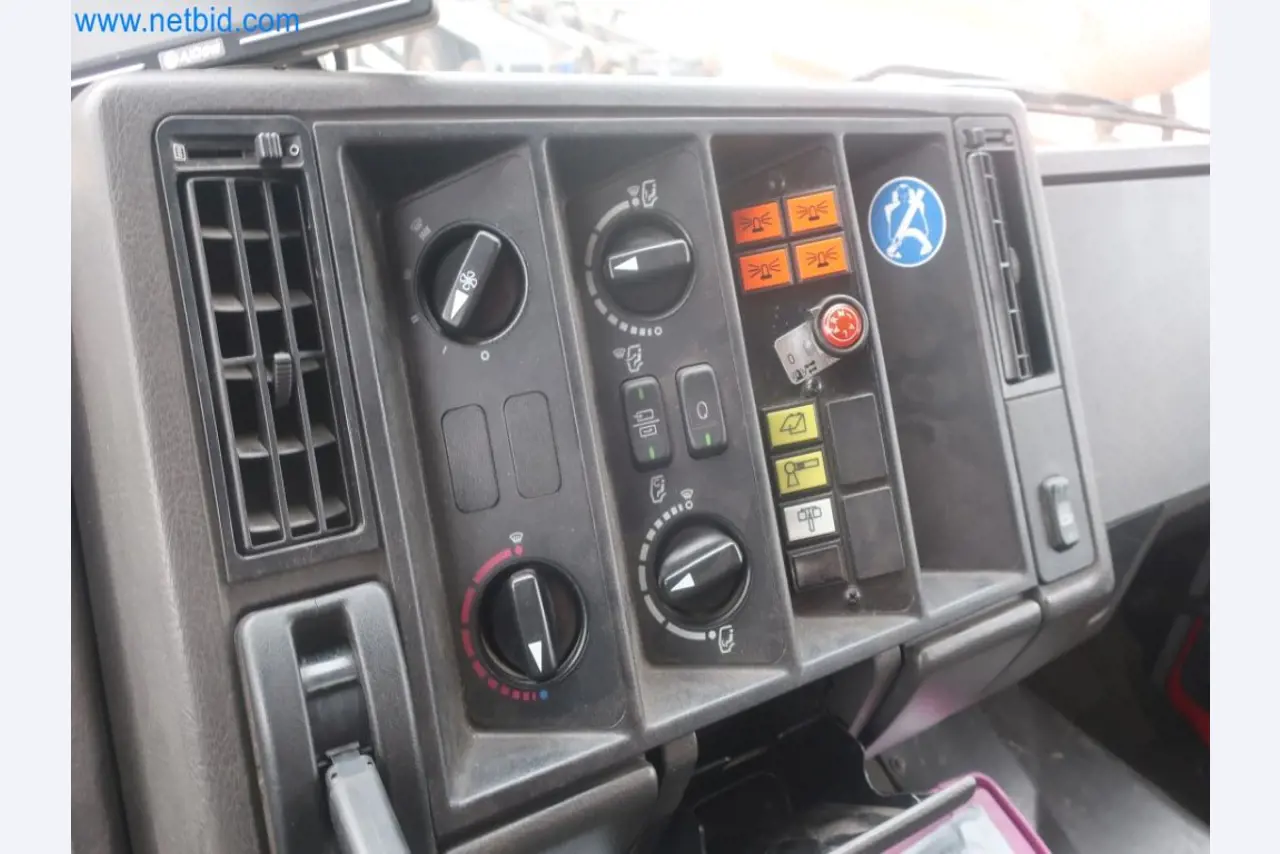 Závody na výrobu a skladování produktů z minerálních olejů, jakož i vstupů a hotových výrobků pro výrobu maziv.-16