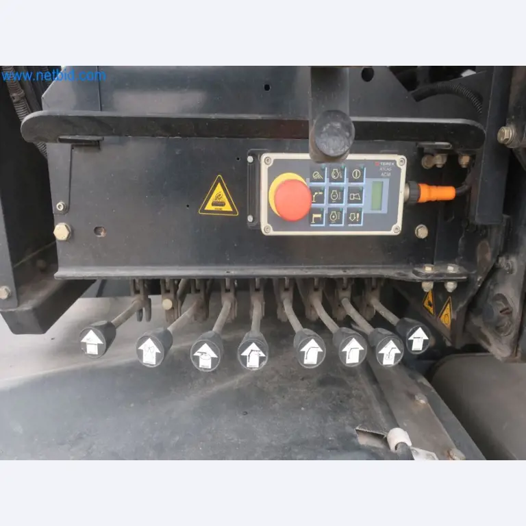 Zakłady produkcji i magazynowania mineralnych produktów olejowych, jak również surowców i produktów gotowych do produkcji smarów.-10