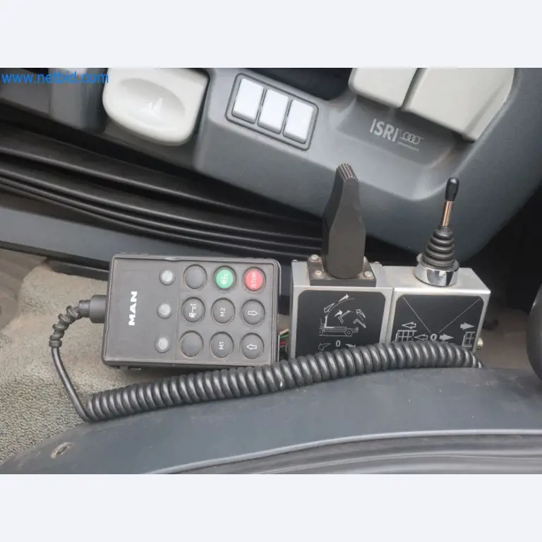 Zakłady produkcji i magazynowania mineralnych produktów olejowych, jak również surowców i produktów gotowych do produkcji smarów.-16