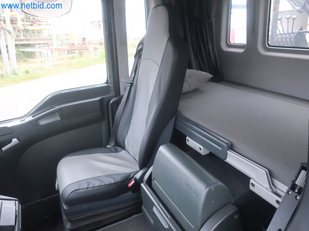 Plants for the production and storage of mineral oil products as well as input and finished products for the production of lubricants-18