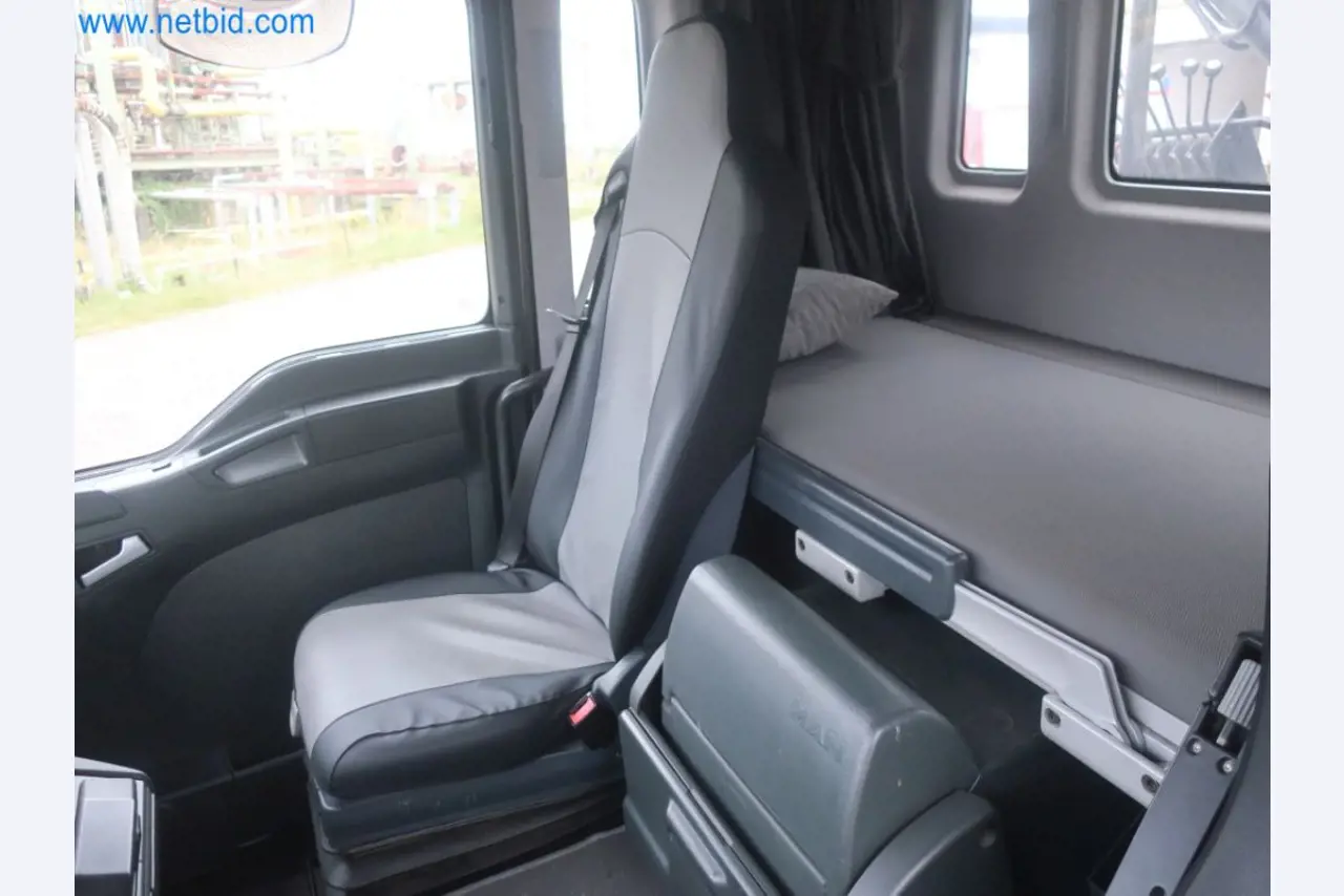 Zakłady produkcji i magazynowania mineralnych produktów olejowych, jak również surowców i produktów gotowych do produkcji smarów.-18