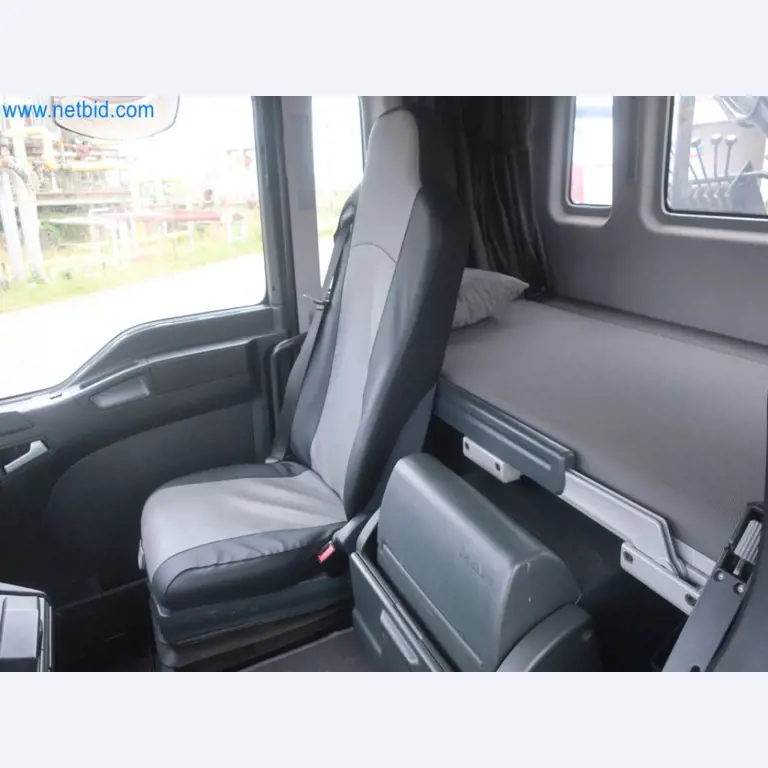 Zakłady produkcji i magazynowania mineralnych produktów olejowych, jak również surowców i produktów gotowych do produkcji smarów.-18