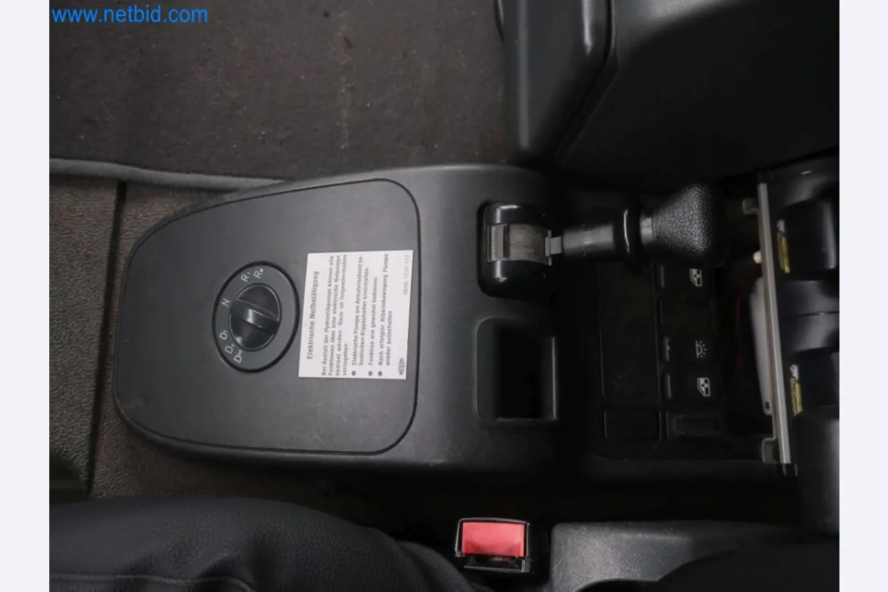 Zakłady produkcji i magazynowania mineralnych produktów olejowych, jak również surowców i produktów gotowych do produkcji smarów.-19