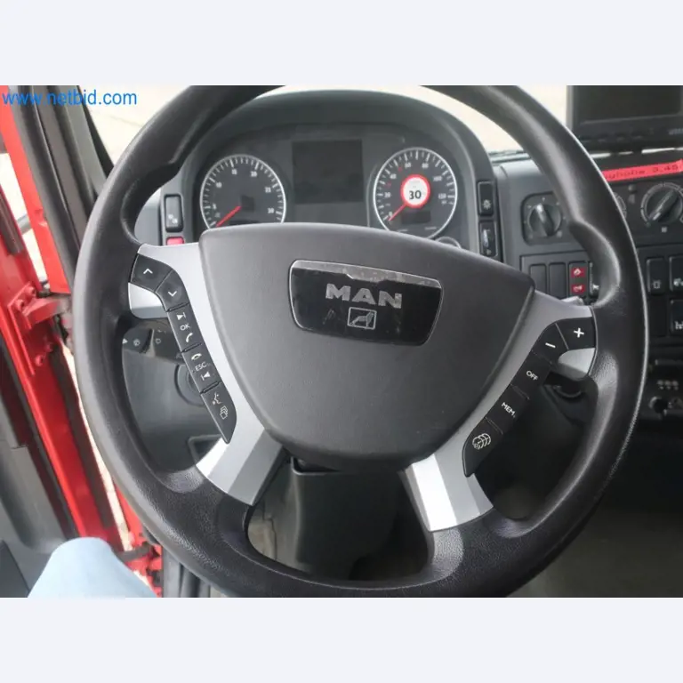 Zakłady produkcji i magazynowania mineralnych produktów olejowych, jak również surowców i produktów gotowych do produkcji smarów.-25