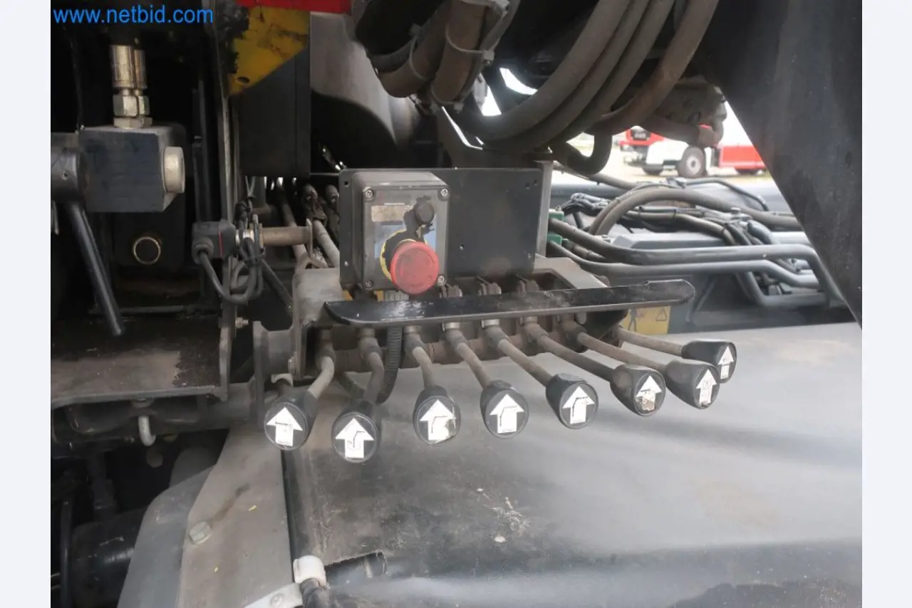 Zakłady produkcji i magazynowania mineralnych produktów olejowych, jak również surowców i produktów gotowych do produkcji smarów.-26