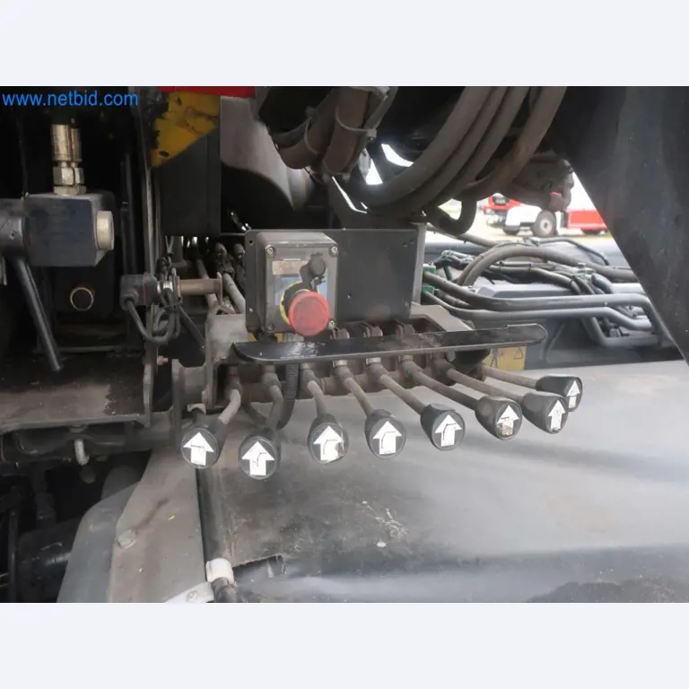 Zakłady produkcji i magazynowania mineralnych produktów olejowych, jak również surowców i produktów gotowych do produkcji smarów.-26