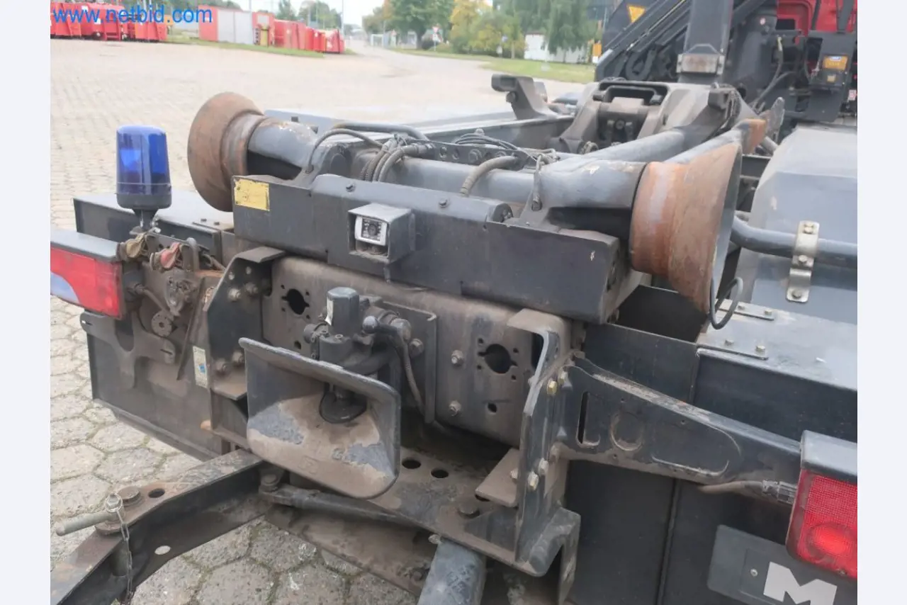 Zakłady produkcji i magazynowania mineralnych produktów olejowych, jak również surowców i produktów gotowych do produkcji smarów.-8