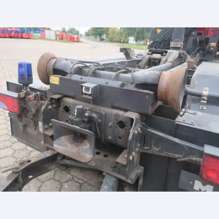 Zakłady produkcji i magazynowania mineralnych produktów olejowych, jak również surowców i produktów gotowych do produkcji smarów.-8