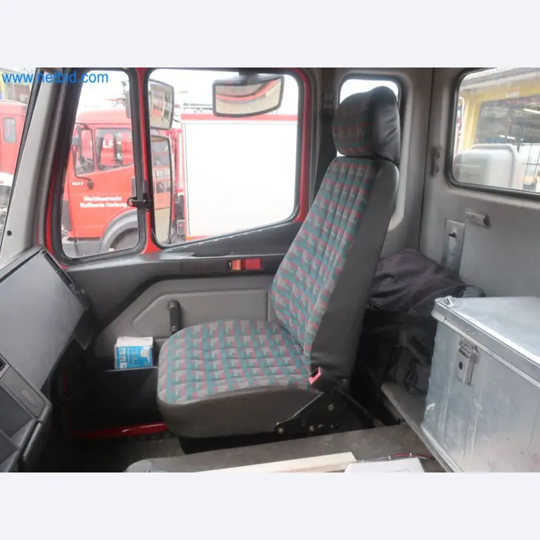 Zakłady produkcji i magazynowania mineralnych produktów olejowych, jak również surowców i produktów gotowych do produkcji smarów.-11