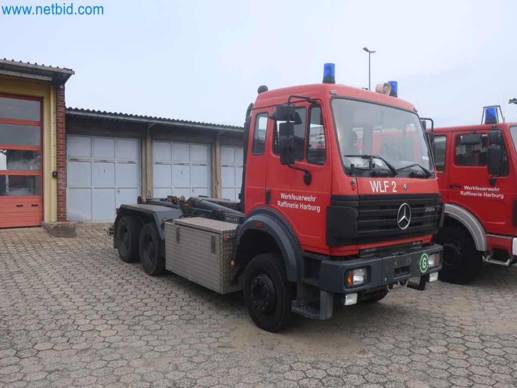 Plants for the production and storage of mineral oil products as well as input and finished products for the production of lubricants-3