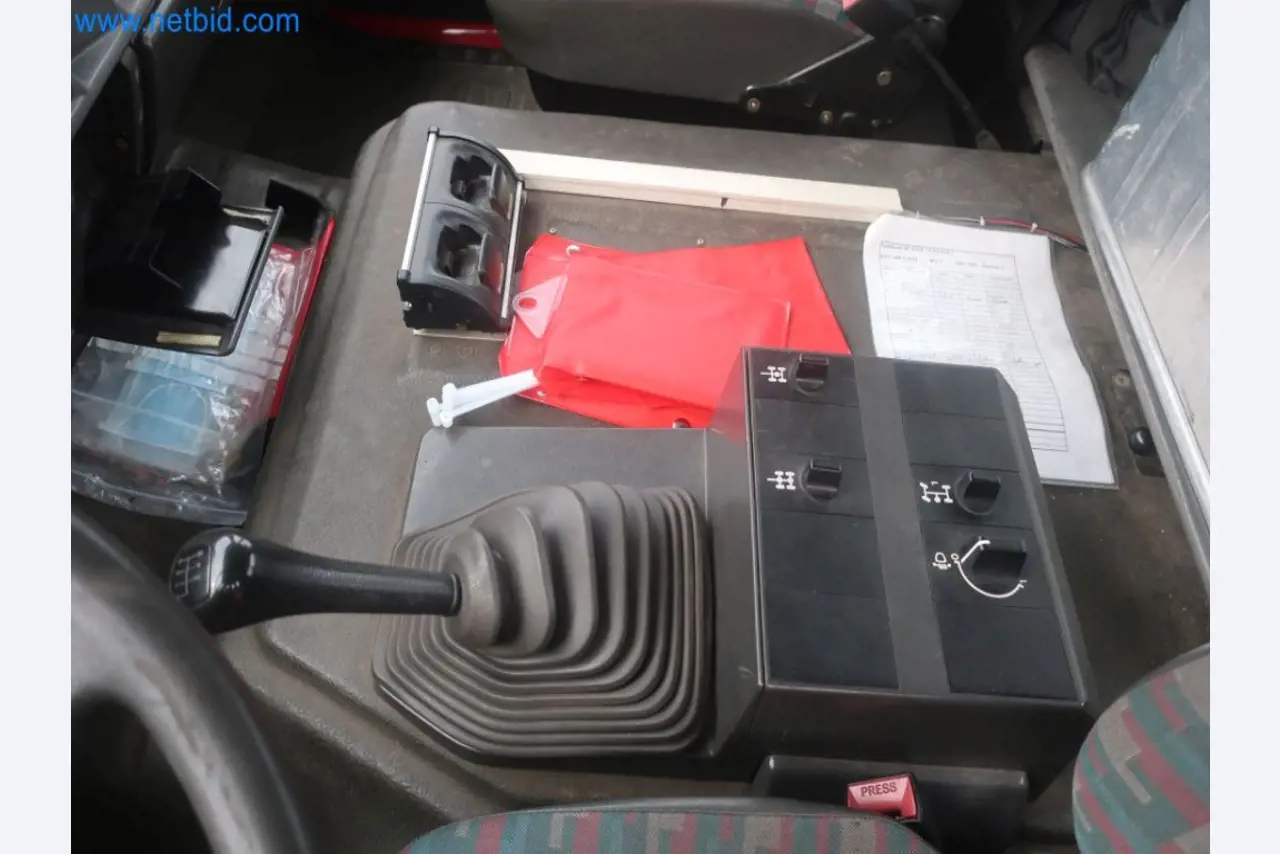 Zakłady produkcji i magazynowania mineralnych produktów olejowych, jak również surowców i produktów gotowych do produkcji smarów.-9