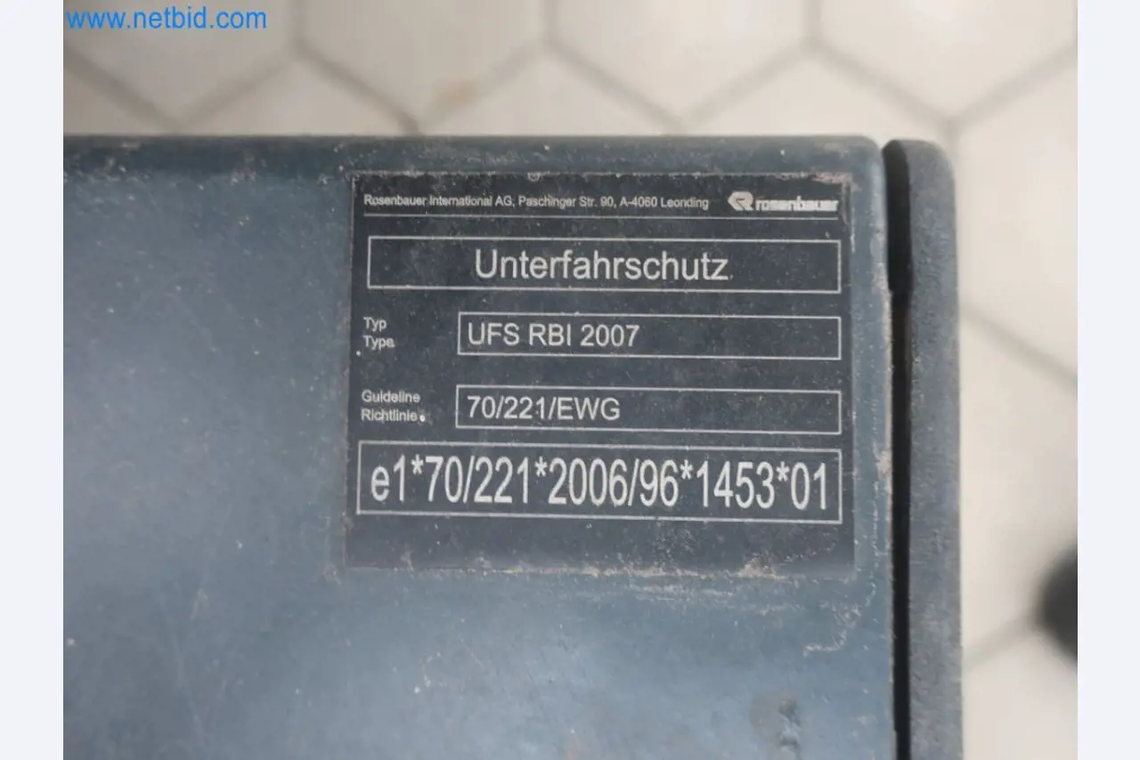 Zakłady produkcji i magazynowania mineralnych produktów olejowych, jak również surowców i produktów gotowych do produkcji smarów.-12