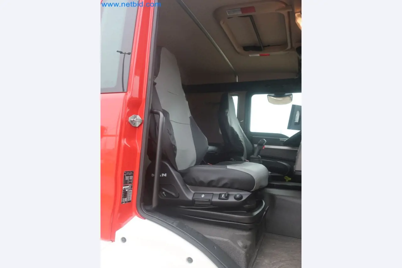 Zakłady produkcji i magazynowania mineralnych produktów olejowych, jak również surowców i produktów gotowych do produkcji smarów.-24