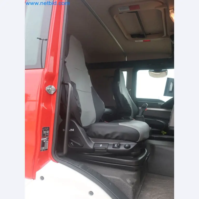 Zakłady produkcji i magazynowania mineralnych produktów olejowych, jak również surowców i produktów gotowych do produkcji smarów.-24